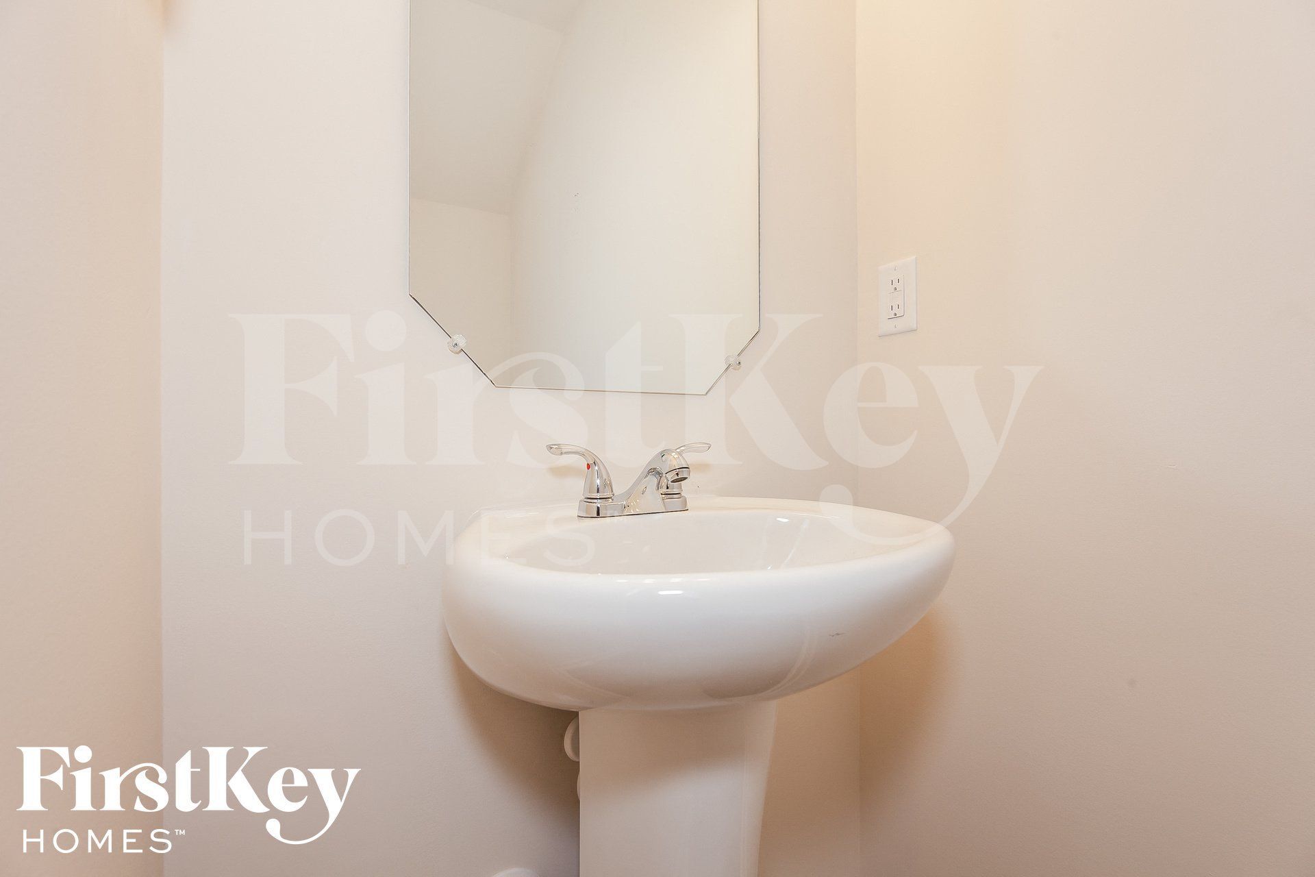 Building Photo - 4011 Maderia Dr NW