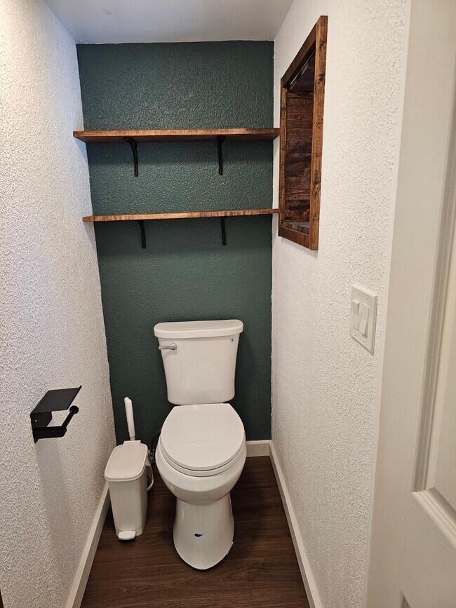 Building Photo - 1310 18th St NE