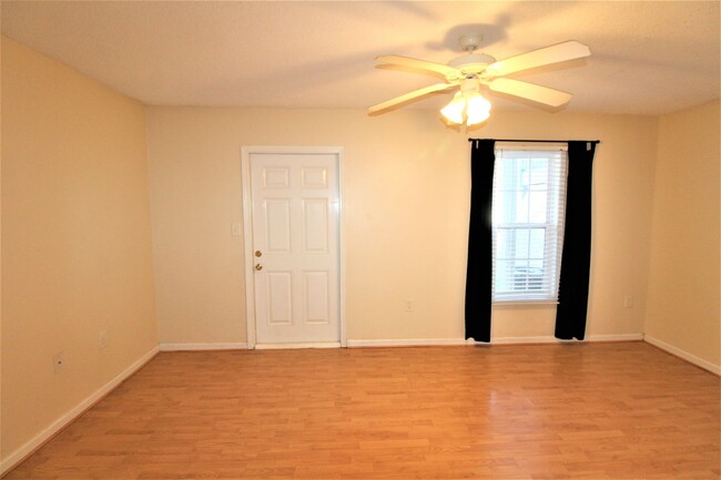 Building Photo - 1 Bedroom in Mooresville!!