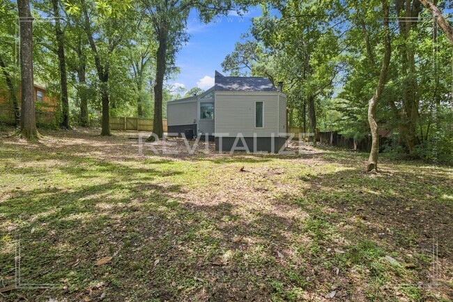 Building Photo - 2739 Knollwood Dr