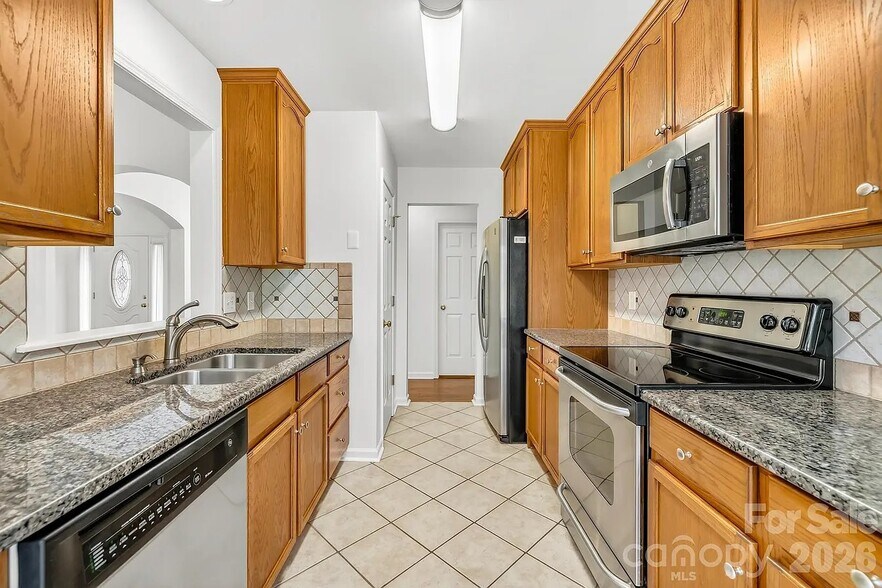 Building Photo - 328 River Birch Cir
