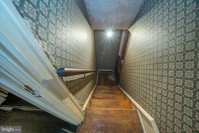 Building Photo - 709 E 20th St