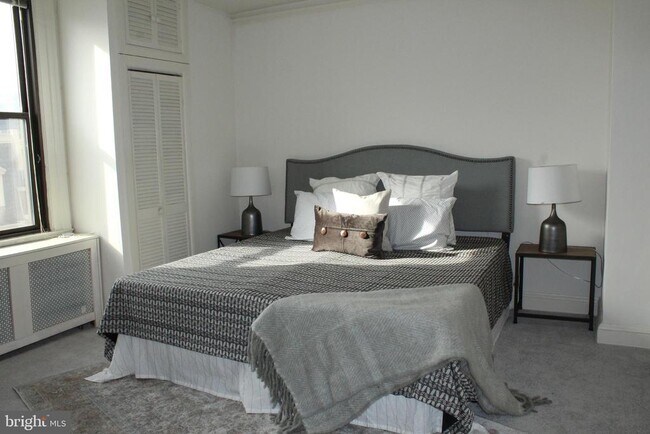 Building Photo - 2031 Locust St