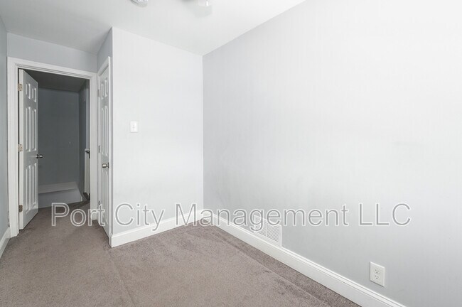 Building Photo - 744 Aldworth Rd