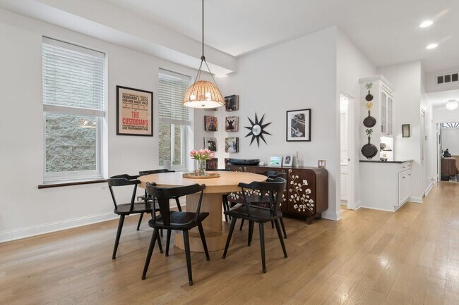 Building Photo - 1667 N Bissell St