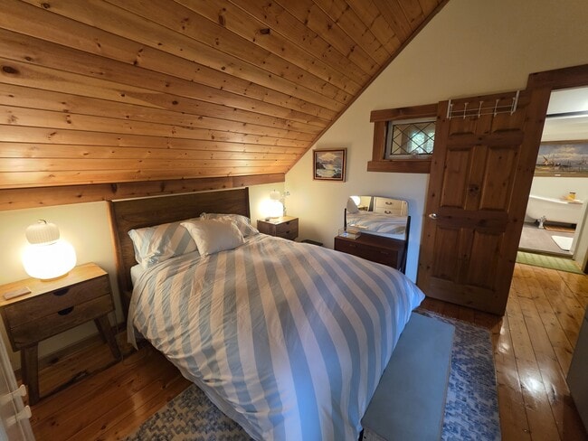 Building Photo - 713 Claire Ln