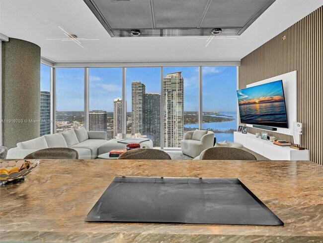 Building Photo - 700 NE 26th Terrace