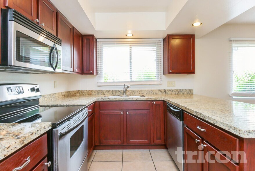 Building Photo - 5025 S Mill Ave