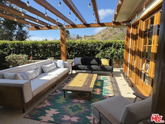 Building Photo - 5942 Paseo Cyn Dr