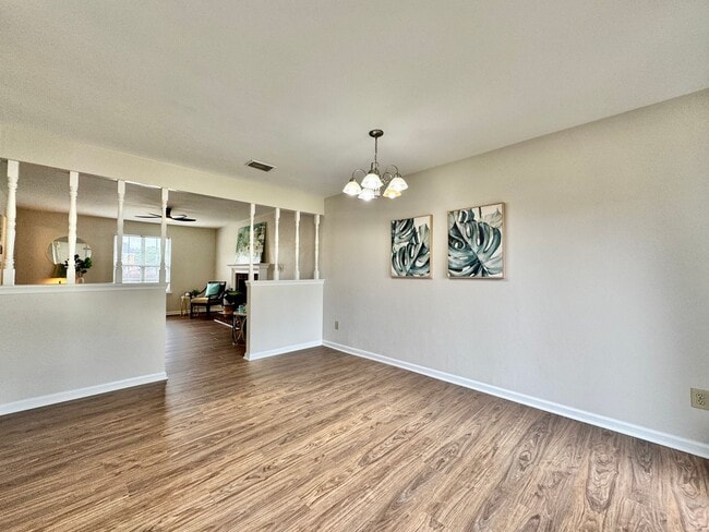 Building Photo - Completely Updated & Ready NOW! New Floori...
