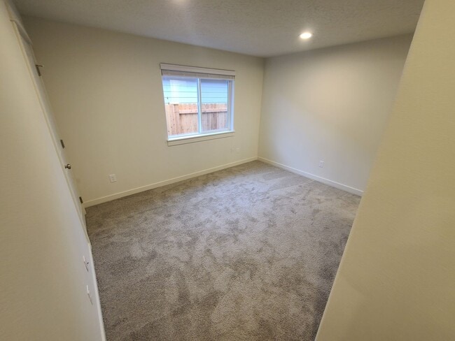 Building Photo - Single Level 3 Bed/2 Bath in NW Redmond - Upas Avenue