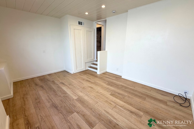 Building Photo - Recently Remodeled 3 Bedroom Corner Home i...