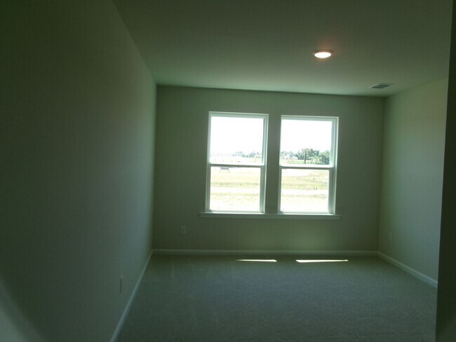 Building Photo - 3 bedroom, 3 bath townhome in Blue Heron Retreat