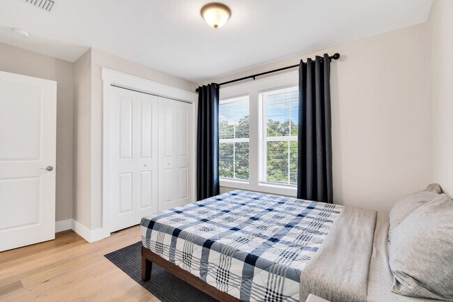 Building Photo - **25% OFF FIRST MONTHS RENT IF YOU OCCUPY ...