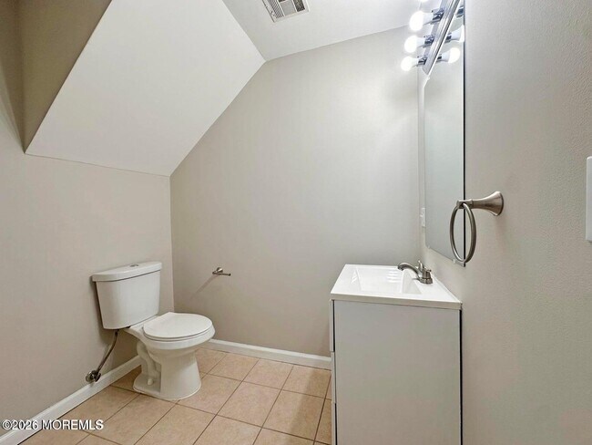 Building Photo - 405 Old Bridge Rd