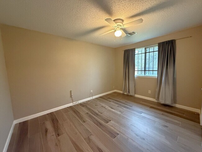 Building Photo - 15934 Blueridge Rd