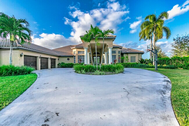 Building Photo - 8205 Woodsmuir Dr