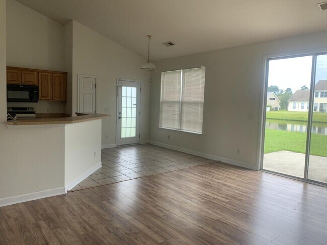 Building Photo - 172 Zinnia Dr