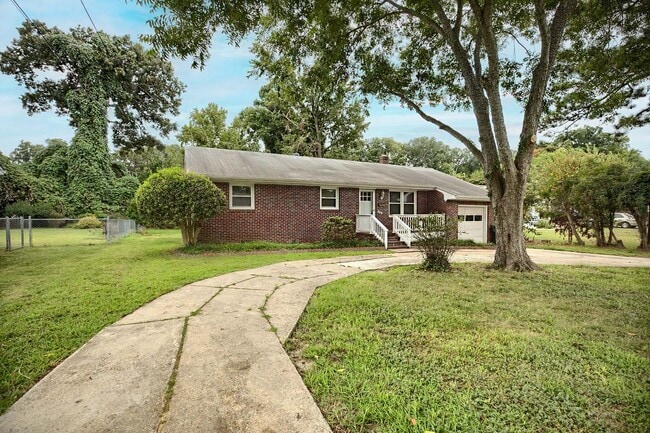 Building Photo - 553 Blount Point Rd