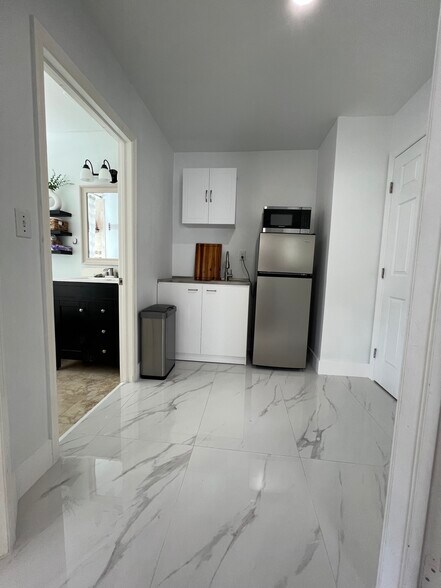 Building Photo - 17360 SW 142nd Ct
