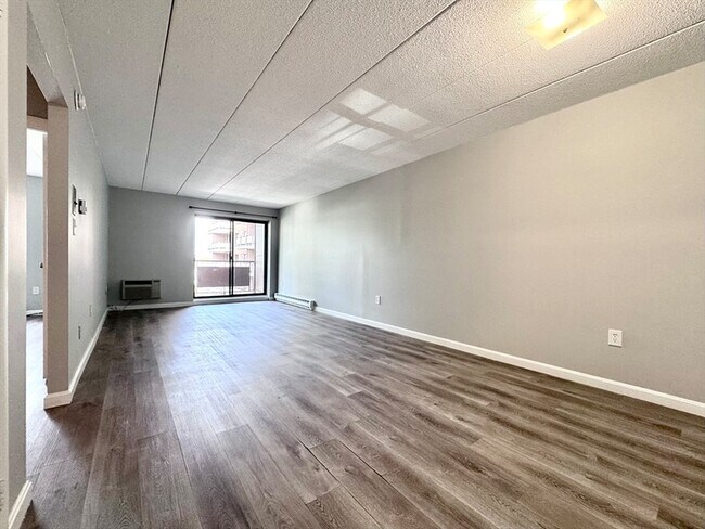 Building Photo - 60 Pleasant St