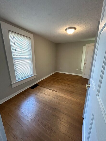 Building Photo - 822 Tippecanoe St