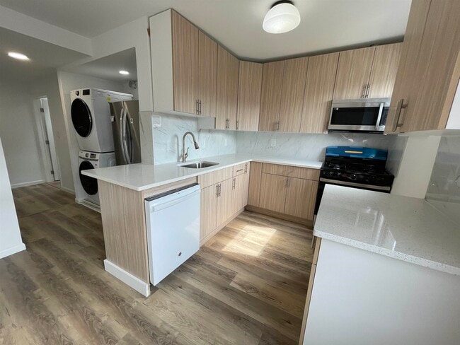 Building Photo - 416 10TH St