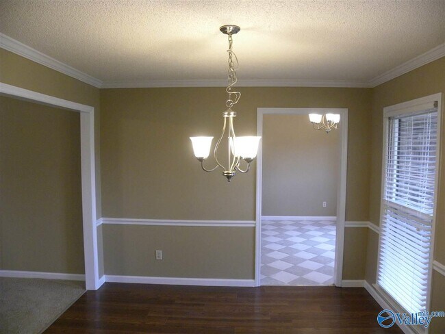 Building Photo - 102 Pam Cir