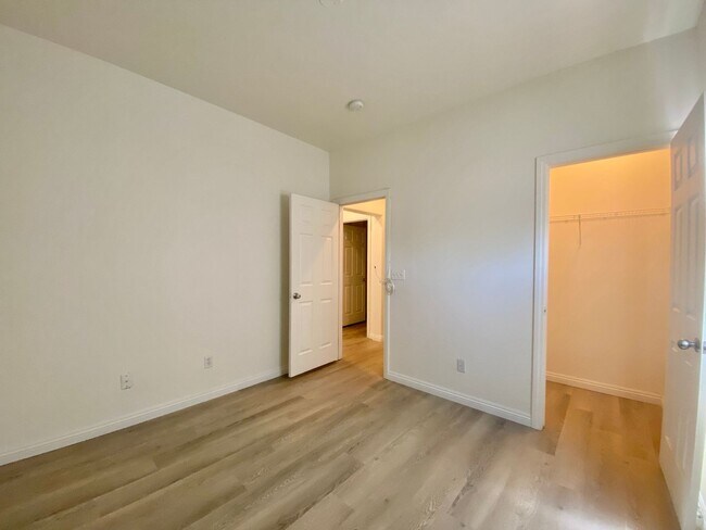 Building Photo - Nice two-story single family house with 3 bedrooms and 2 baths