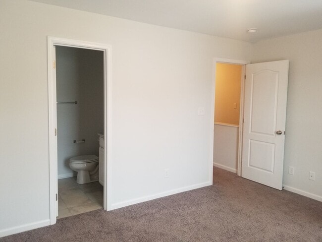 Building Photo - Tavern Grove Subdivision - End Unit Townhouse