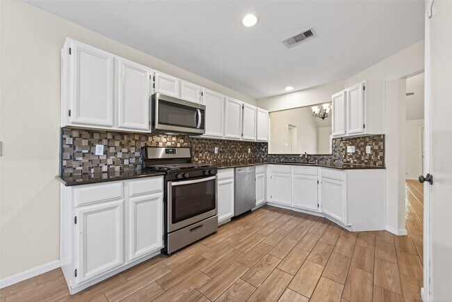 Building Photo - 2502 Old Oak Ln