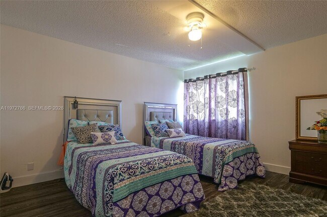 Building Photo - 7200 Radice Ct