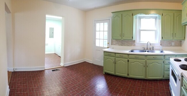 Building Photo - 702 Tanyard St