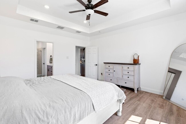 Building Photo - 1000 Stone Hill St