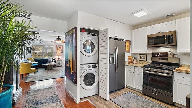 Building Photo - 109 12th Ave N