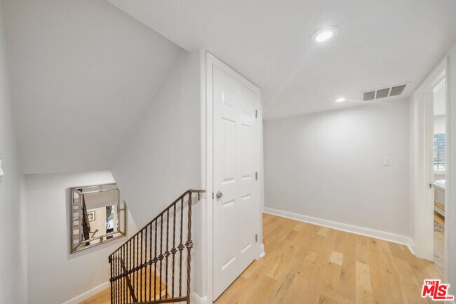 Building Photo - 5526 Sylvia Ave