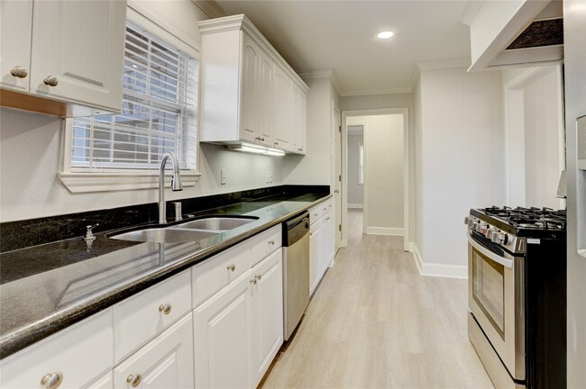 Building Photo - 4708 Mayfair St