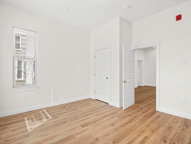 Building Photo - 14 William St