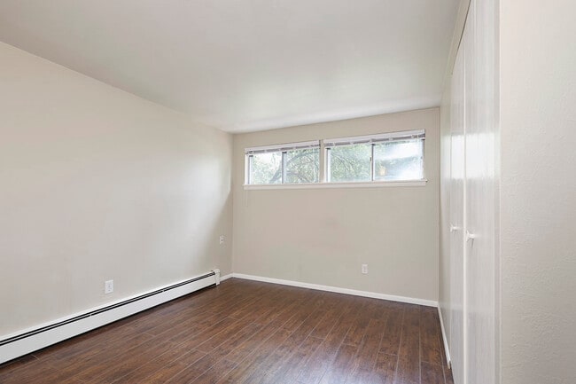 Building Photo - 241 Elmwood Dr