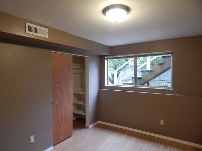 Building Photo - Seattle Northgate single family house 4 be...