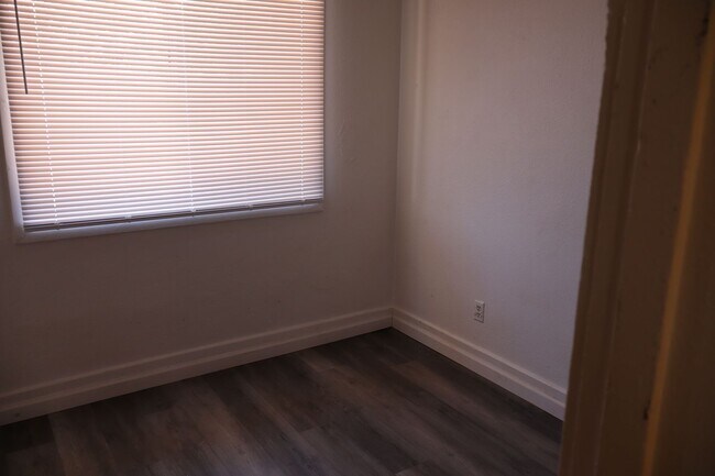 Building Photo - 524 North Ave