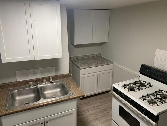 Building Photo - 1483 E 120th St