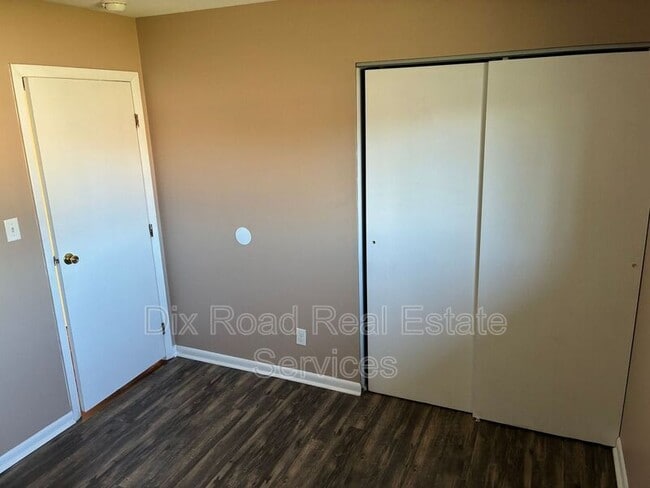 Building Photo - 5261 Bromwick Dr