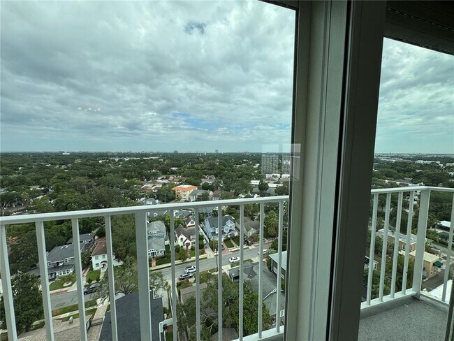 Building Photo - 2611 Bayshore Blvd