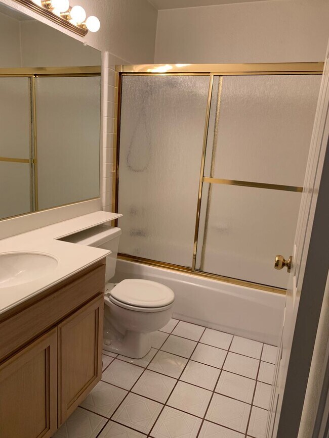 Building Photo - Camarillo Springs Rental now Available