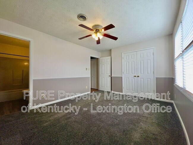 Building Photo - 305 Williamsburg Dr