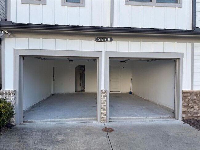 Building Photo - 5620 Flint Ln