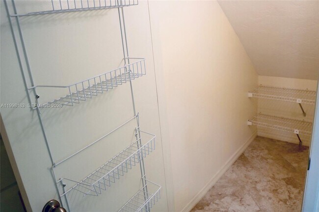 Building Photo - 401 Gardens Dr