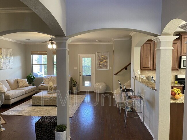 Building Photo - 15620 Gatehouse Dr