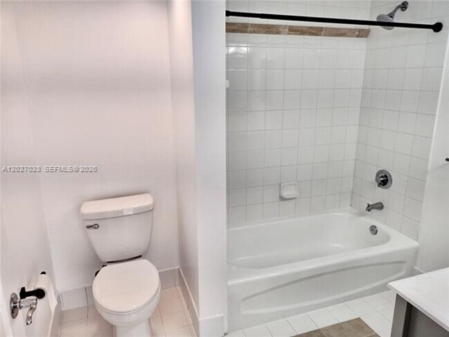 Building Photo - 1200 Brickell Bay Dr